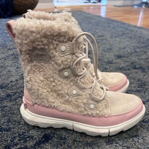 Sorel  girl winter boots like new size 3